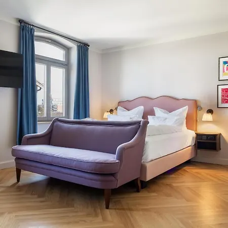 Mimosa Hotel *