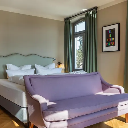 Mimosa Hotel *