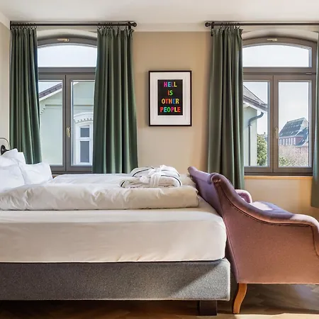 Mimosa Hotel *