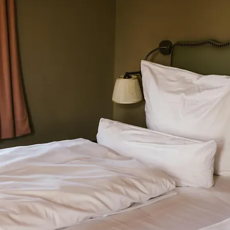 Mimosa Hotel *